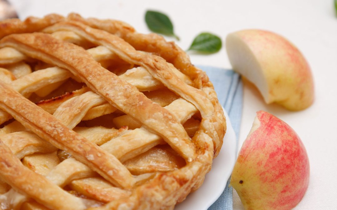 Apple pie crust with apples
